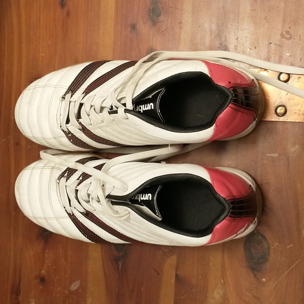 Indoor soccer shoes umbro 9.5 men's